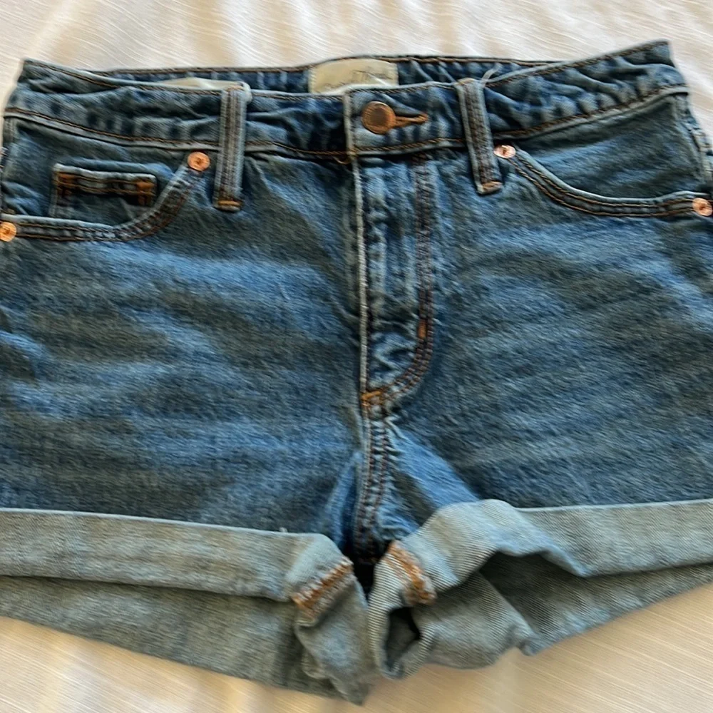 Universal Threads Vintage Midi Denim Shorts 0/25R
